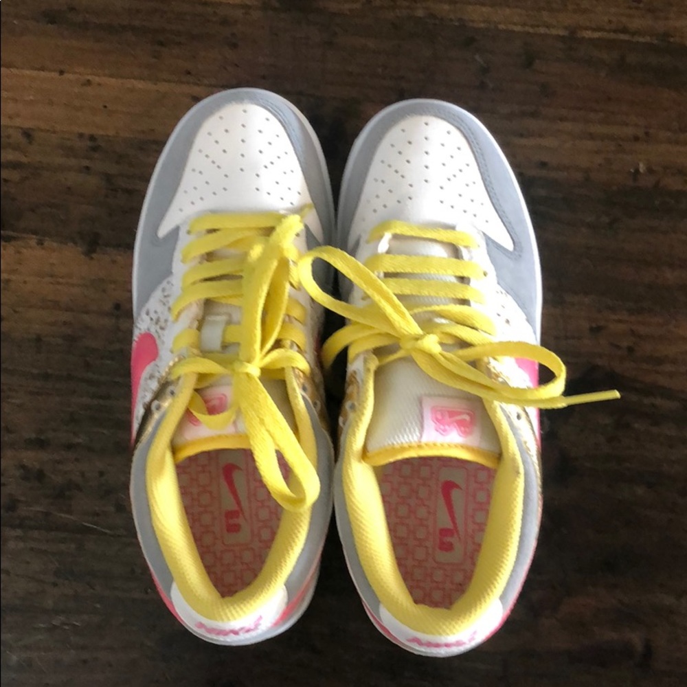 Women’s size 7 Nike